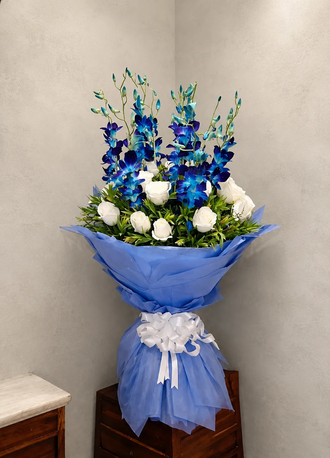 Luxury Blue Orchid & White Rose Bouquet – Premium Fresh Flower Arrangement